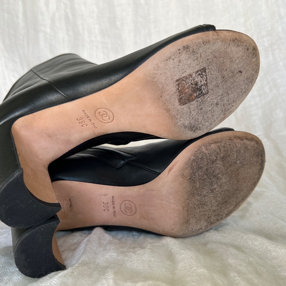 CHANEL Black Lambskin Peep-Toe Booties Chain Trim CC Heel Sz 39 Italy Chic - Picture 13 of 16